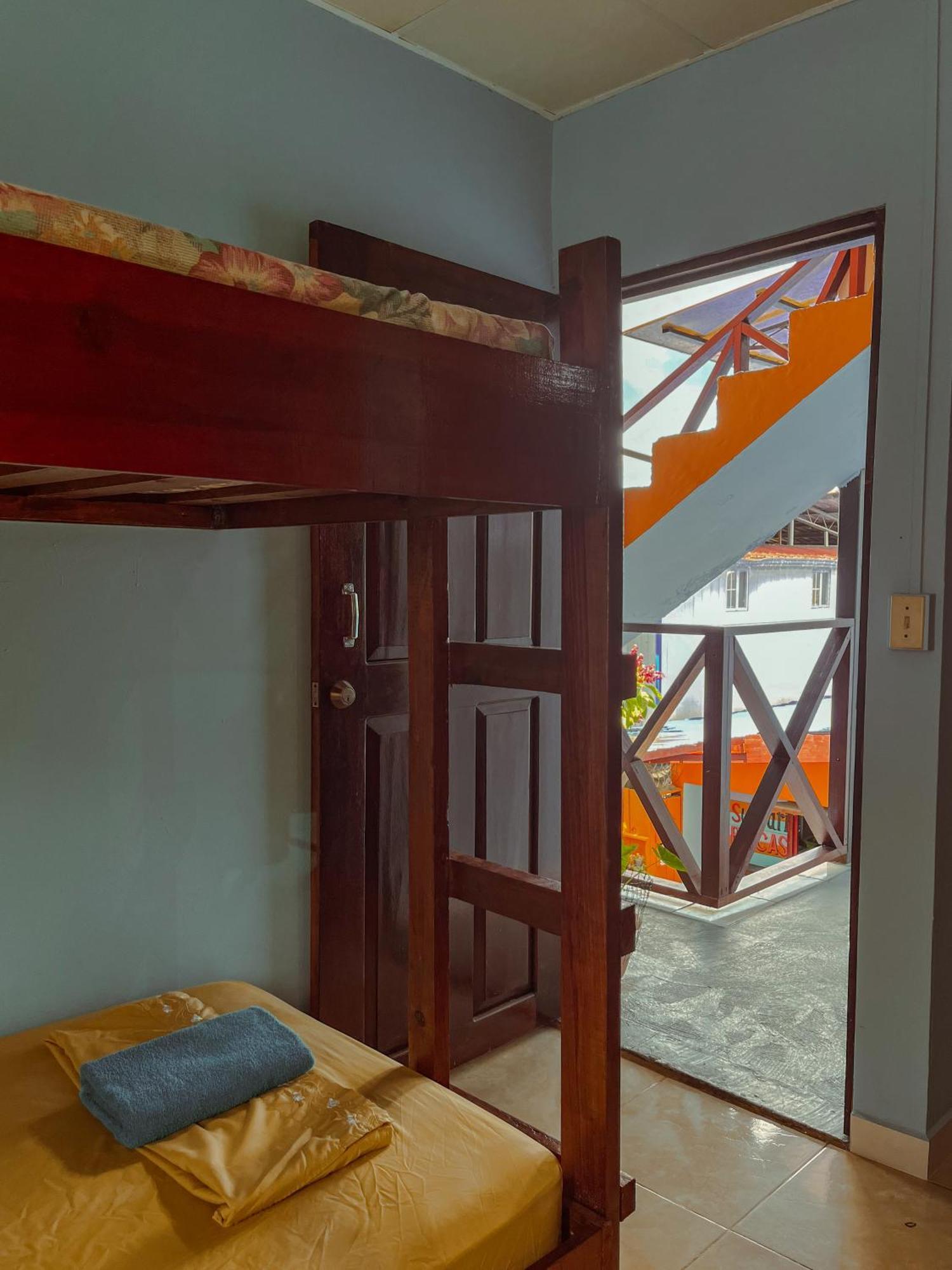 Surfari Bocas Hostel Bocas del Toro Exterior photo