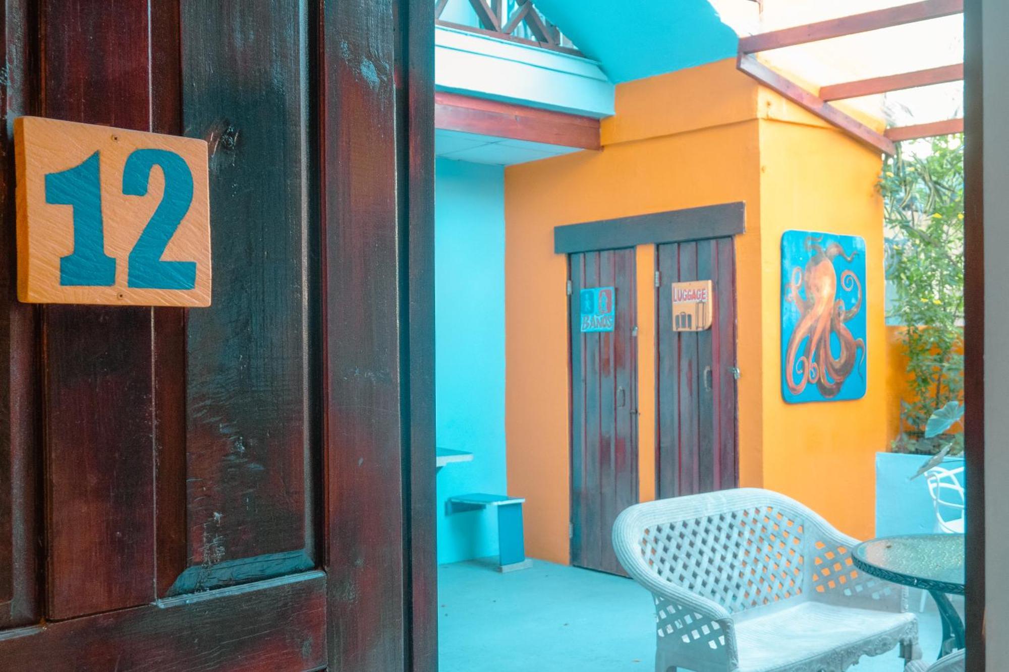 Surfari Bocas Hostel Bocas del Toro Exterior photo