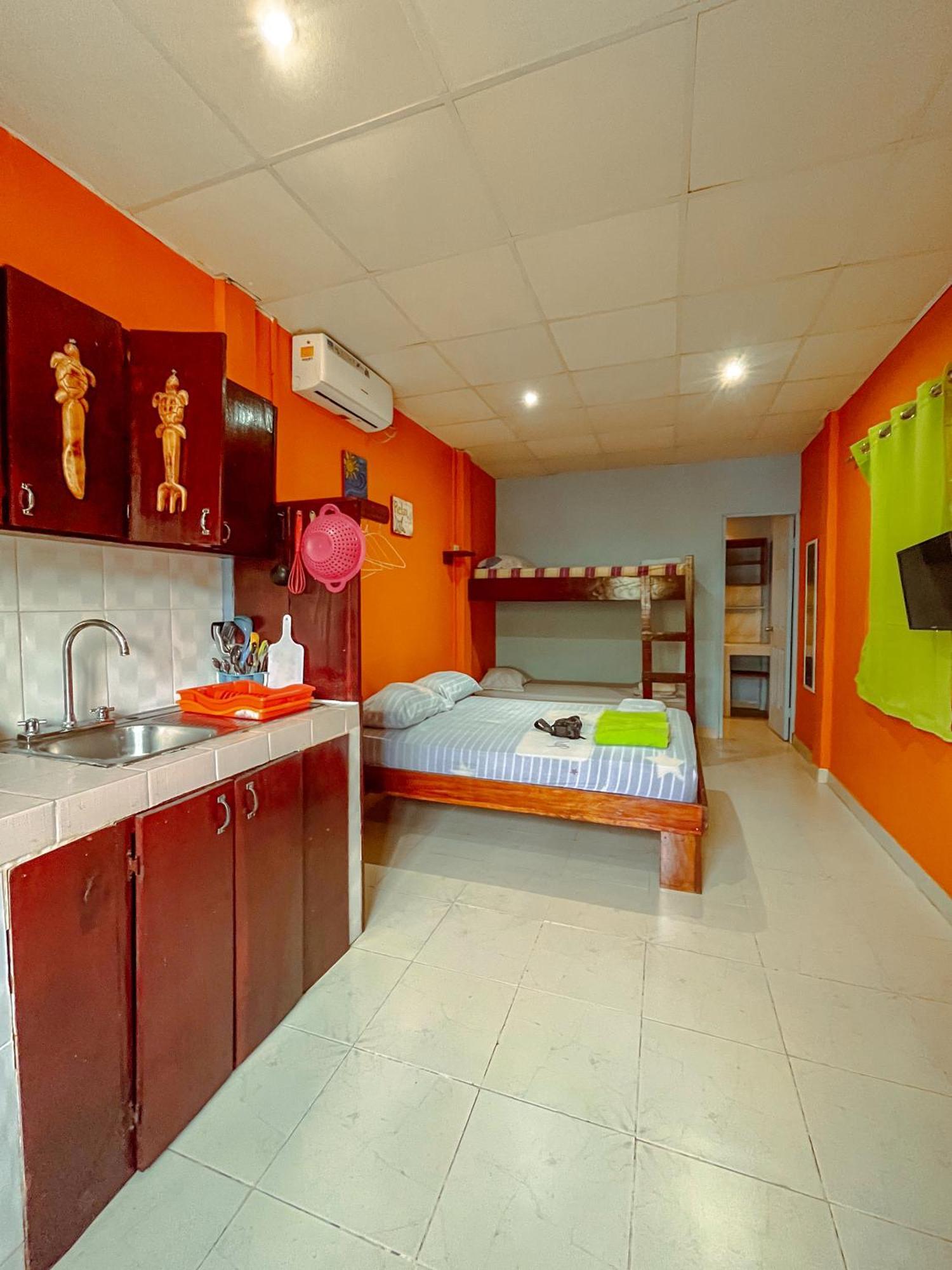 Surfari Bocas Hostel Bocas del Toro Exterior photo