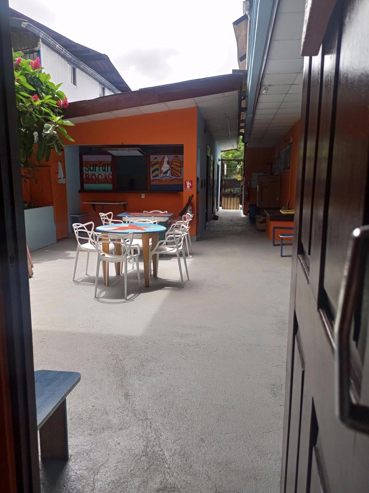 Surfari Bocas Hostel Bocas del Toro Exterior photo