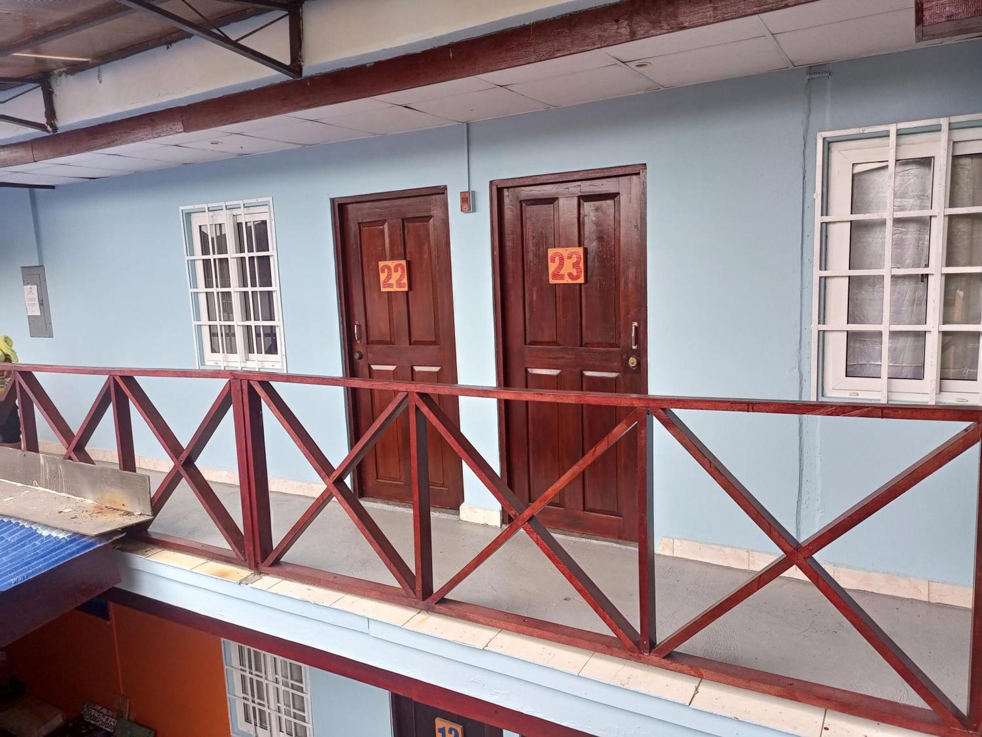 Surfari Bocas Hostel Bocas del Toro Exterior photo
