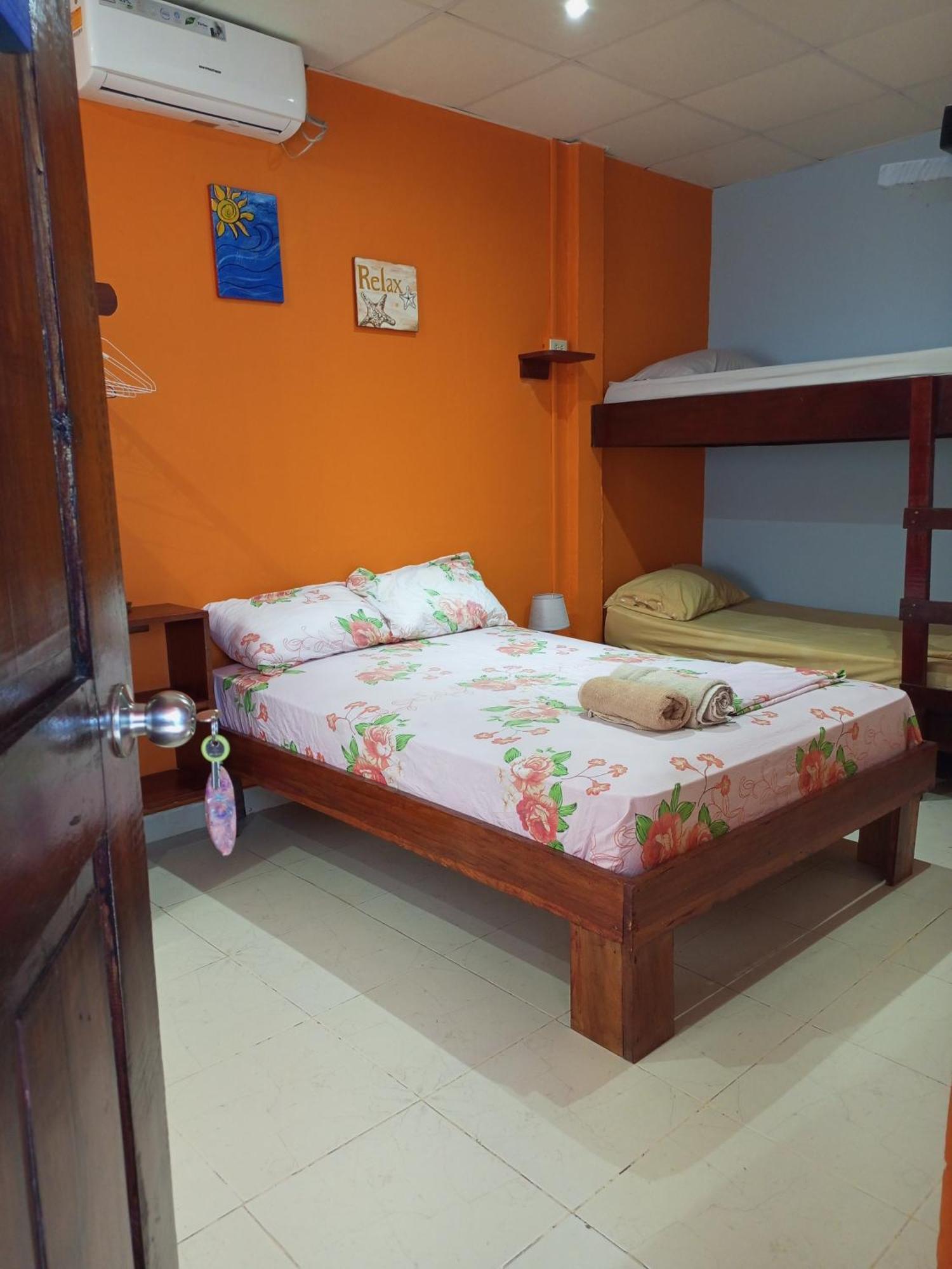 Surfari Bocas Hostel Bocas del Toro Exterior photo